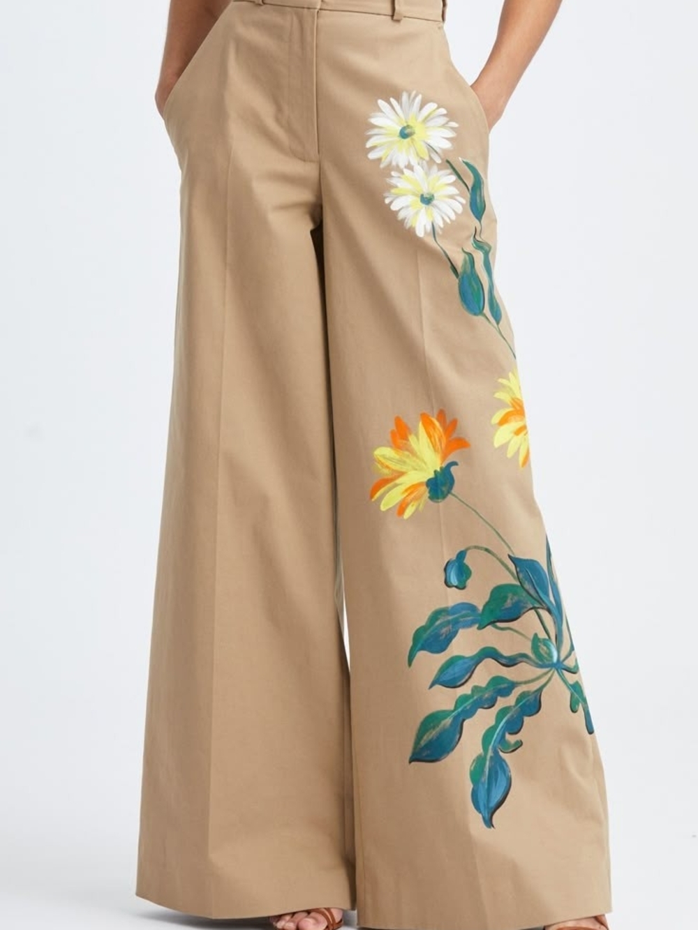 Micas Wide-Leg Floral-Print Pants in Sand